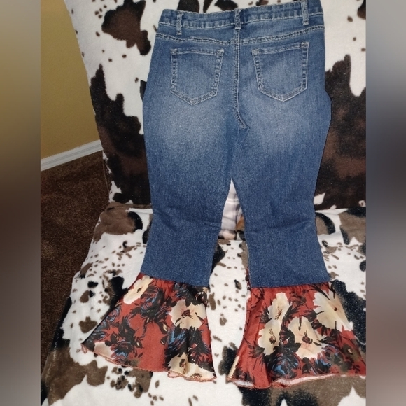 VERSONA EMBELISHED CROP DENIM - Picture 1 of 7